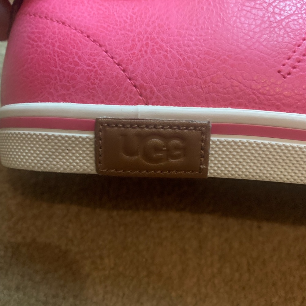 UGG - Picture 5 of 7